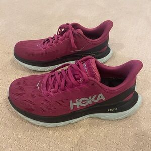 Hoka women’s tennis shoe